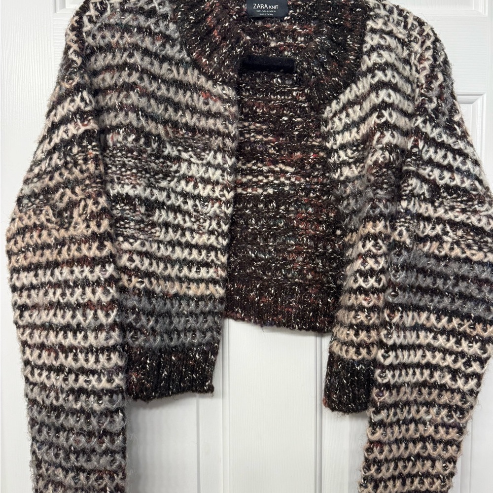 Zara Women's knit crop sweater / cardigan